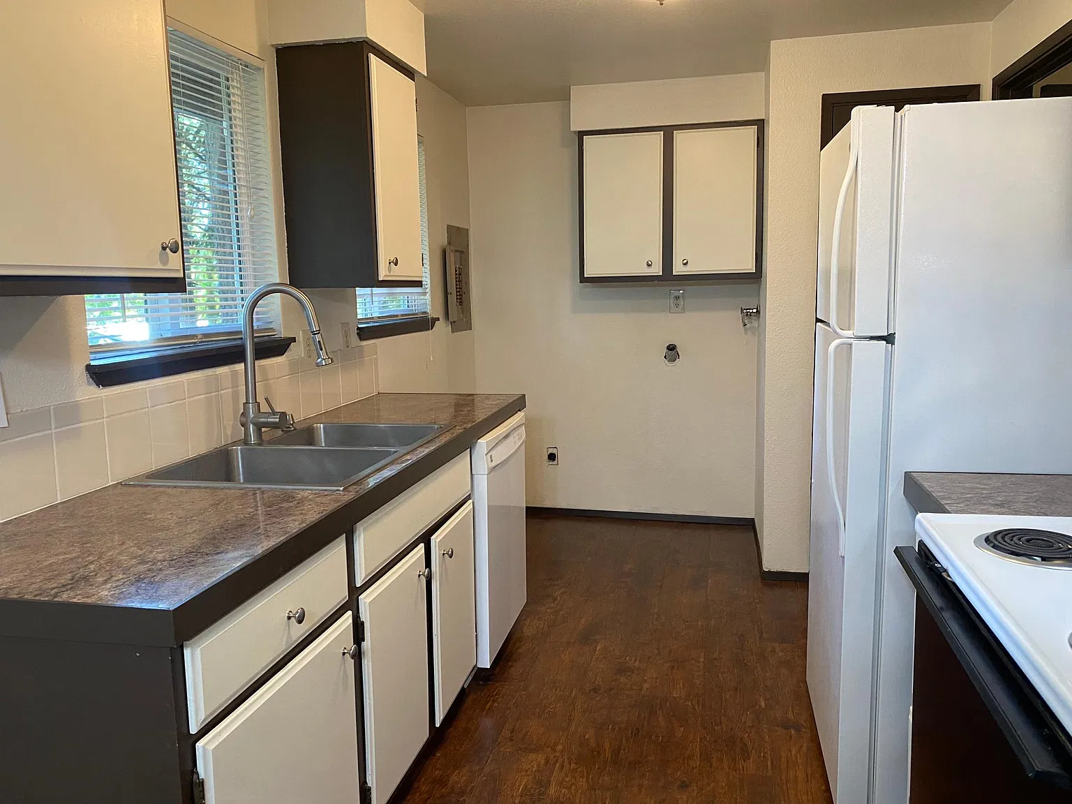 2 bed, 800 sqft, $1,350 — Photo 2