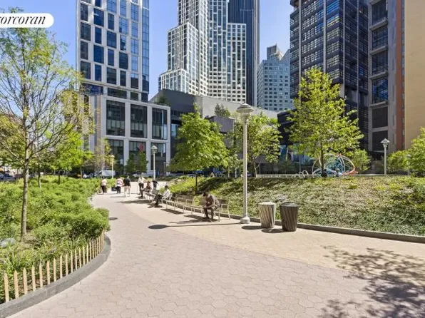 365 Bridge Street image 21 of 26