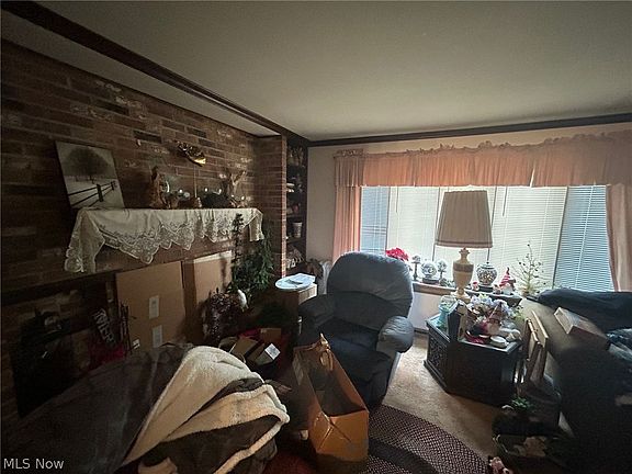 4th image of 2378 Oak St