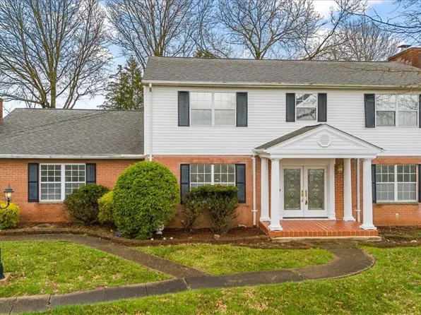 127 Canterbury Dr, Parkersburg, WV 26104