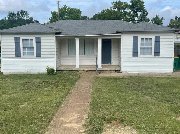 3305 Moore Dr, Texarkana, TX 75503