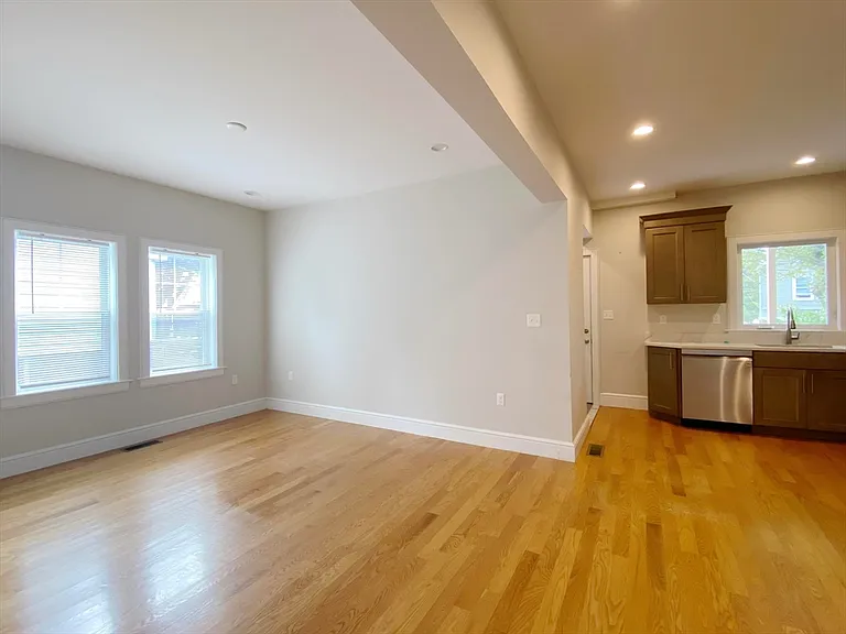 821 Winthrop Ave #1 — Photo 4