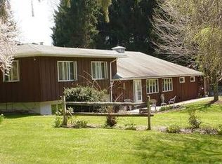 30 Jervis Lake Rd, Grove City, PA 16127