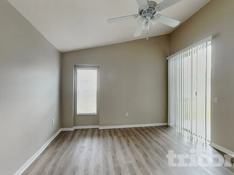 10041 Creek Bluff Dr — Photo 7