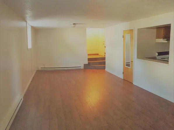8 Saint Stanislaus St APT 10, New York Mills, NY 13417
