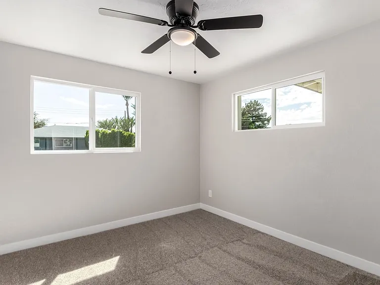4402 E Mitchell Dr — Photo 23