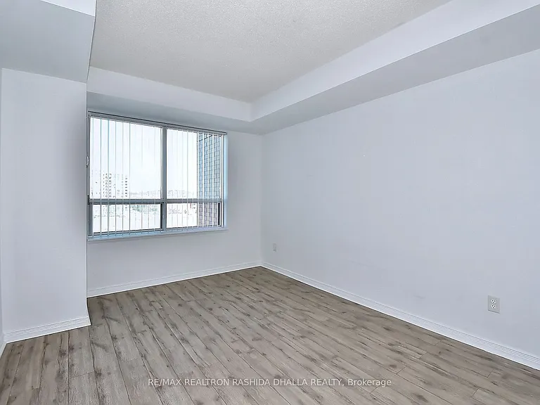39 Oneida Cres #610 — Photo 21