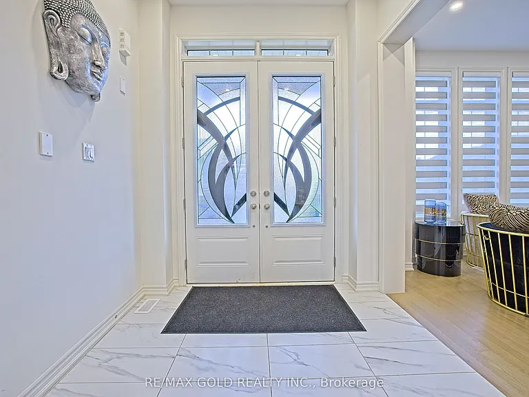 19 Marigold Blvd — Photo 6