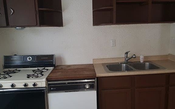 5th image of 405 Wilson Ave E