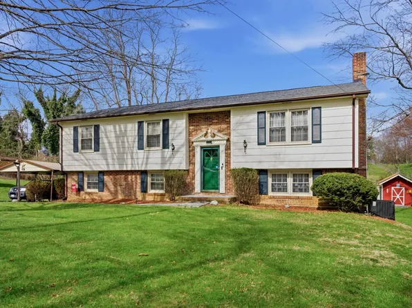 1429 Whitethorn St, Pulaski, VA 24301