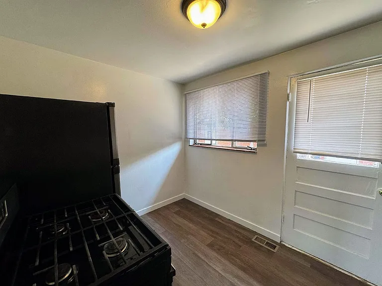 1413 Boston St — Photo 7