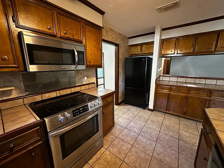 106 Lively Cir — Photo 8