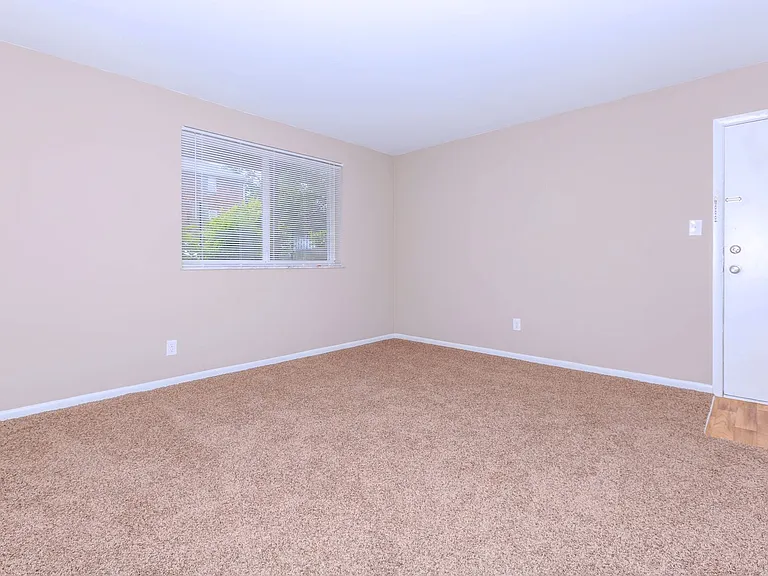 Aspen Pointe Apartments — Photo 10