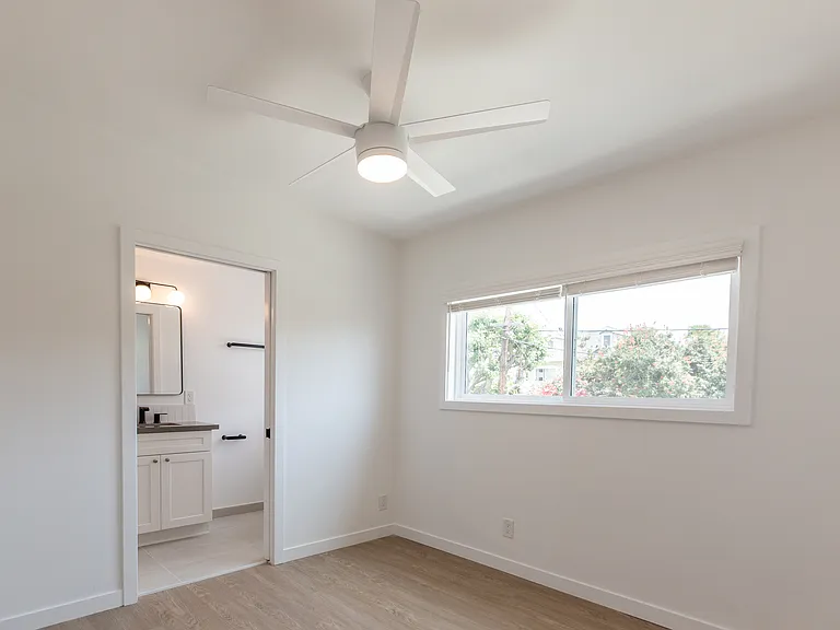 4084 Redwood Ave #9 — Photo 20