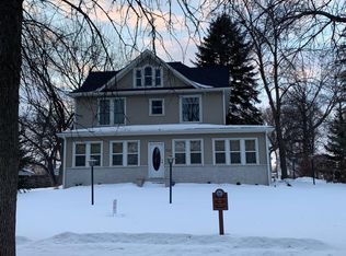 740 Dale St SW, Hutchinson, MN 55350