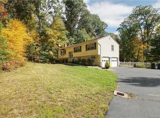 43 Rolling Hills Dr, Oxford, CT 06478