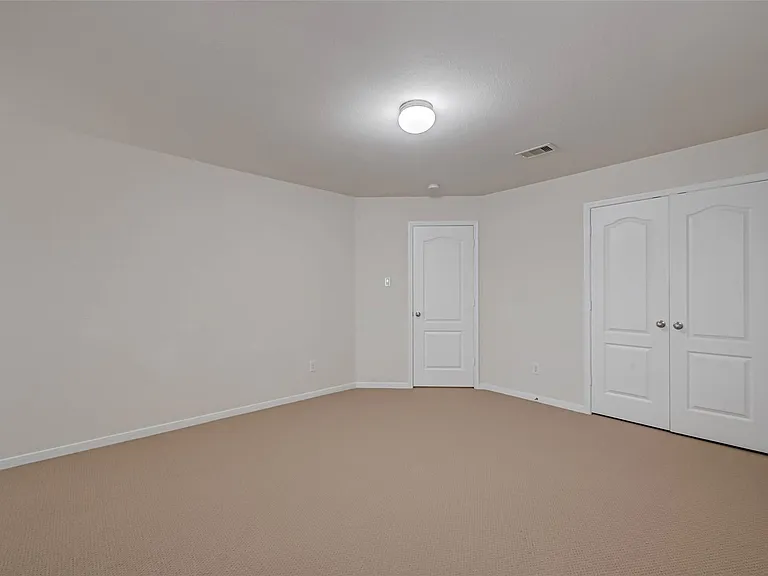 502 Mornington Ln — Photo 32
