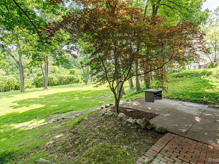 2185 Rhine Rd — Photo 31