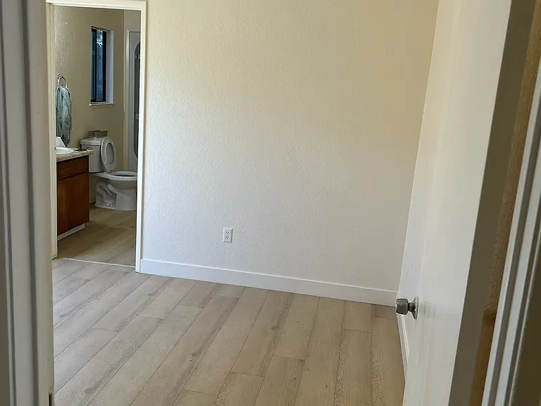 640 E Hawkeye Ave #2 — Photo 3