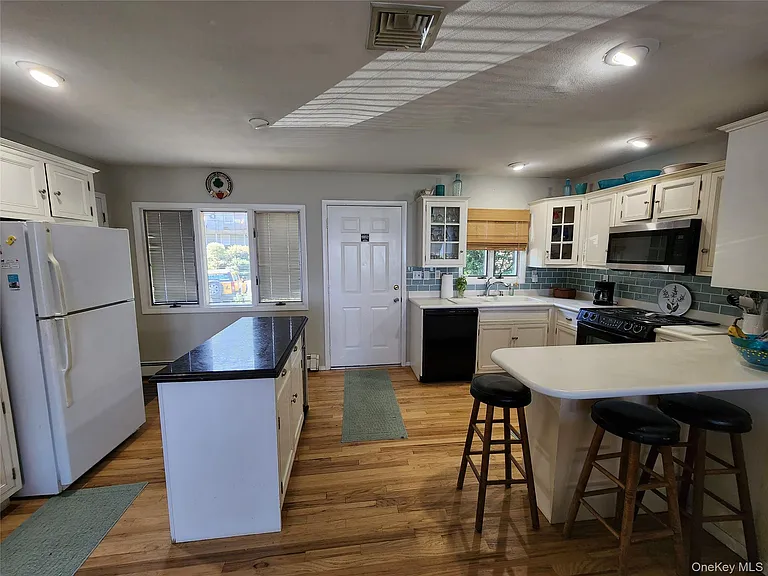 7 Riverhead Rd — Photo 12