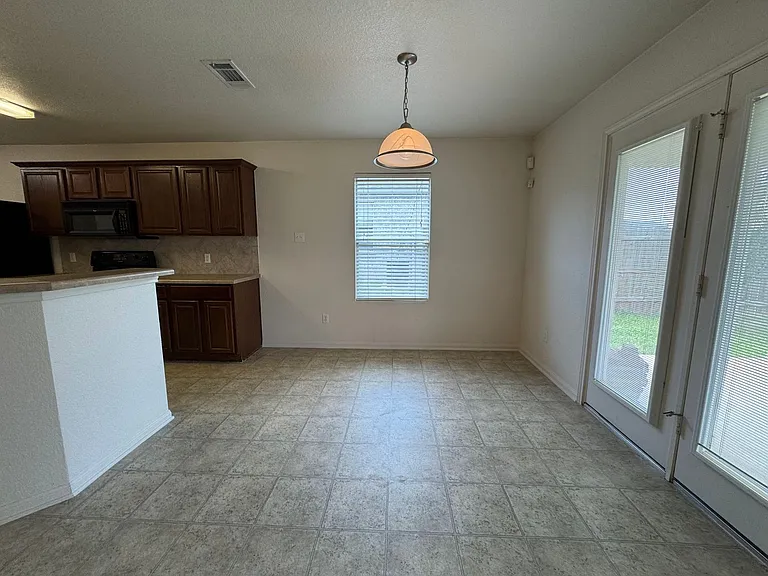 2209 Riley Dr — Photo 14