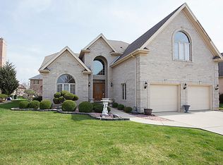 1080 Flamingo Dr, Roselle, IL 60172