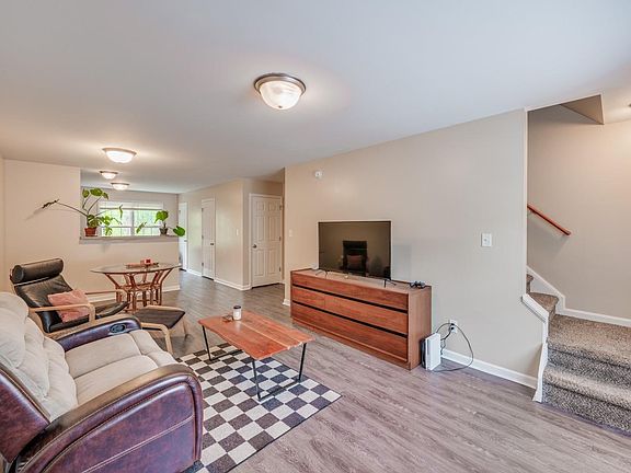 2nd image of 1810 Broadway St Unit 202