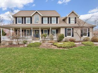 34 Greystone Dr, Mountain Top, PA 18707