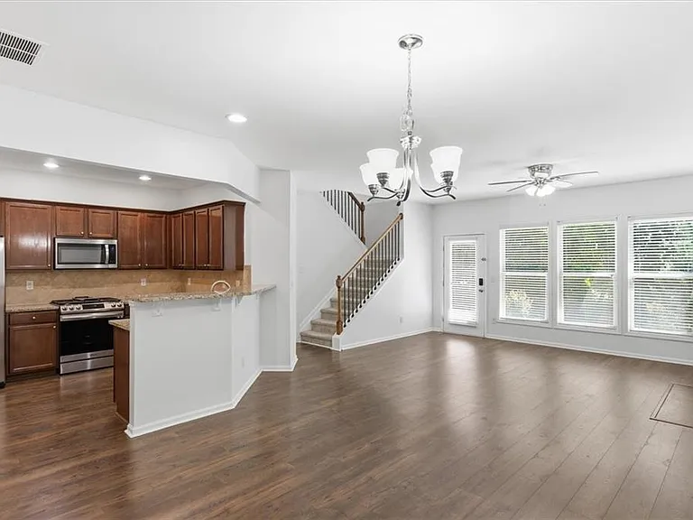 13459 Gardiner Ln — Photo 7