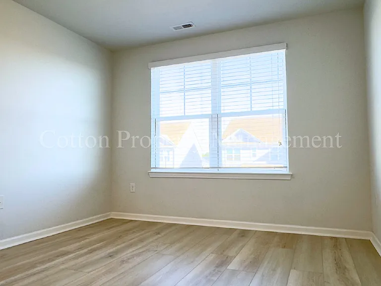 7313 Chipley Dr — Photo 28