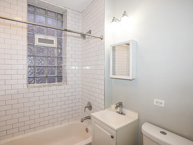 2341 W Charleston St #3R — Photo 1