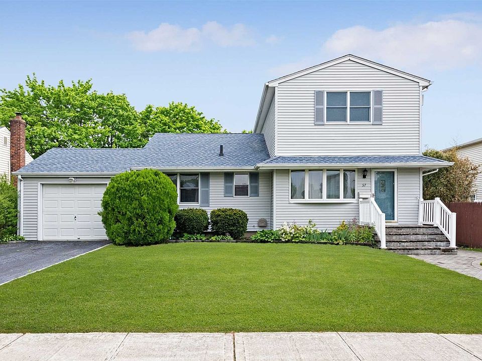 1st image of 57 Woodbine Dr E