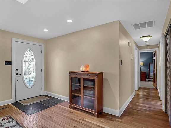 4th image of 9868 Chambray Dr