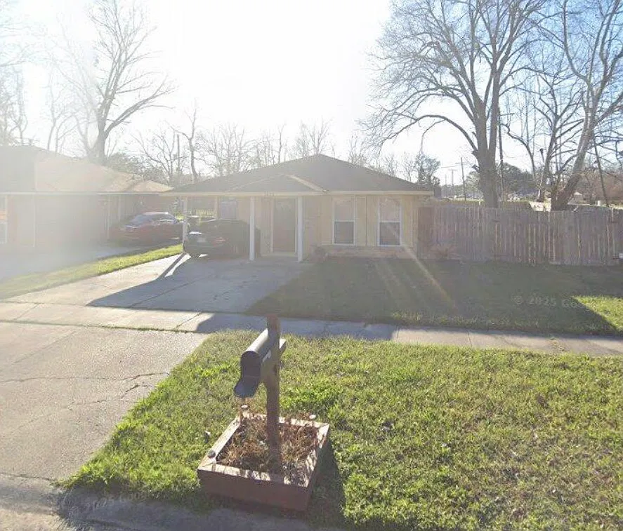 3 bed, 1200 sqft, $1,350 — Photo 1