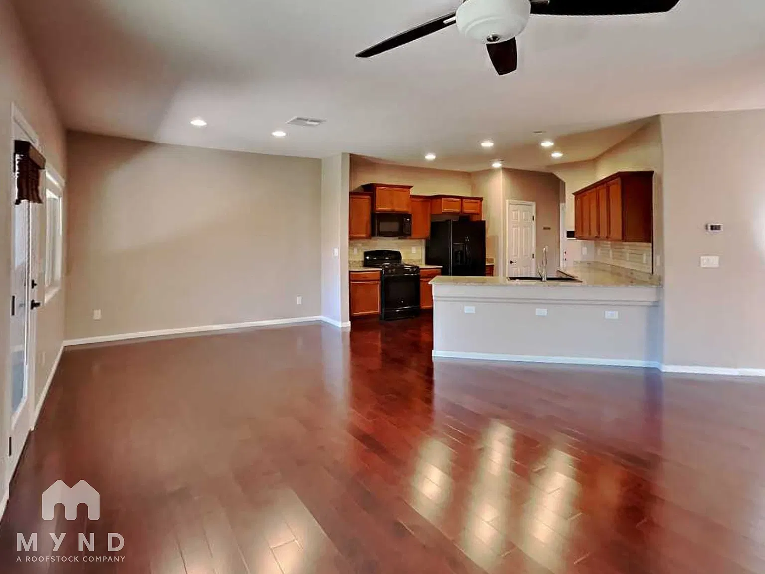 4 bed, 2.5 bath, 2033 sqft, $2,125 — Photo 3