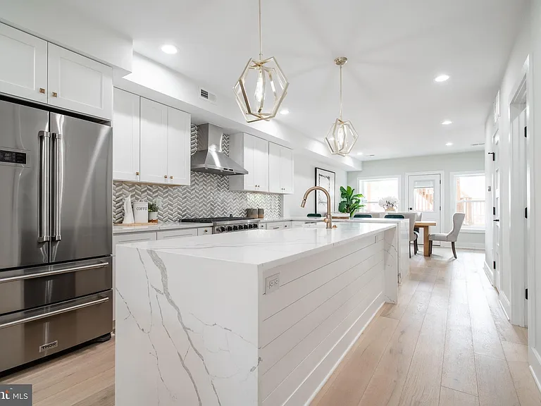 520 Irving St NW — Photo 12