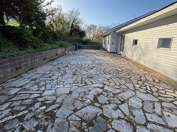 3rd image of 439 Old Knoxville Hwy
