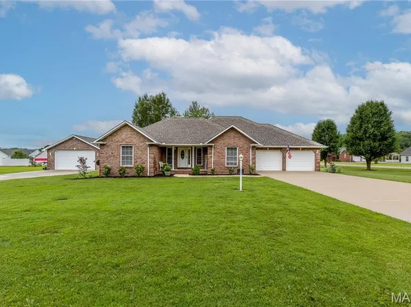 1215 Oakcrest Ln, Dexter, MO 63841