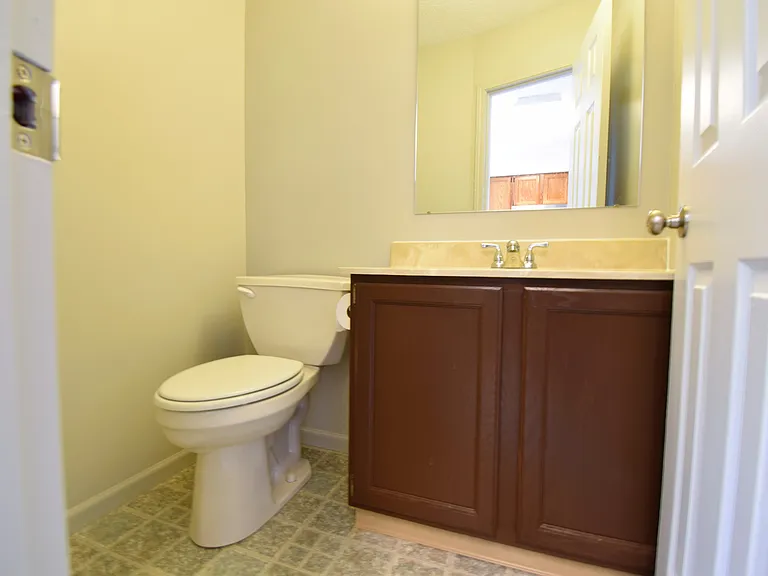 1136 Anthrop Dr — Photo 9