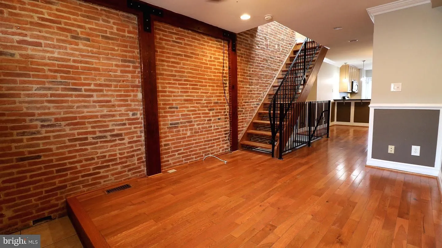 3 bed, 2.5 bath, 1140 sqft, $2,750 — Photo 3