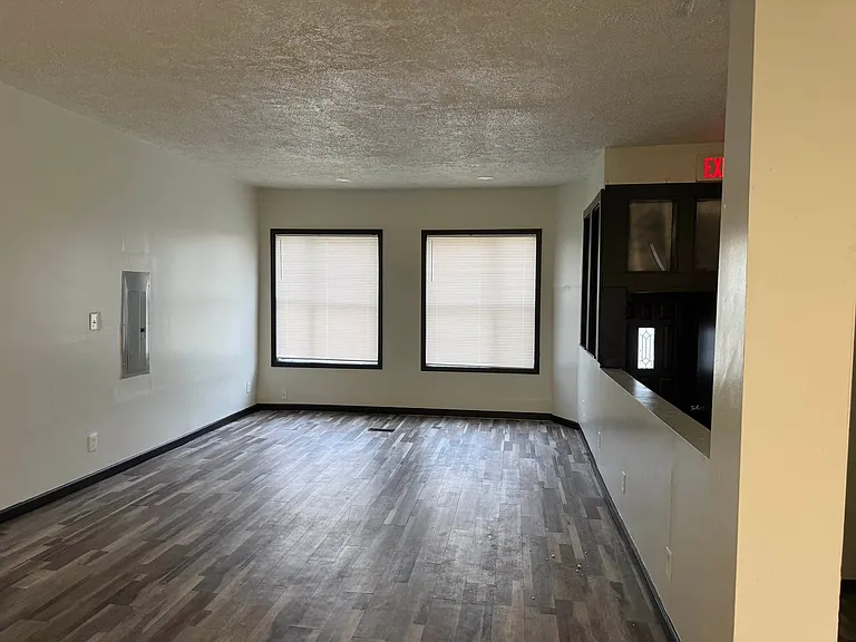 495 Emerson St — Photo 4