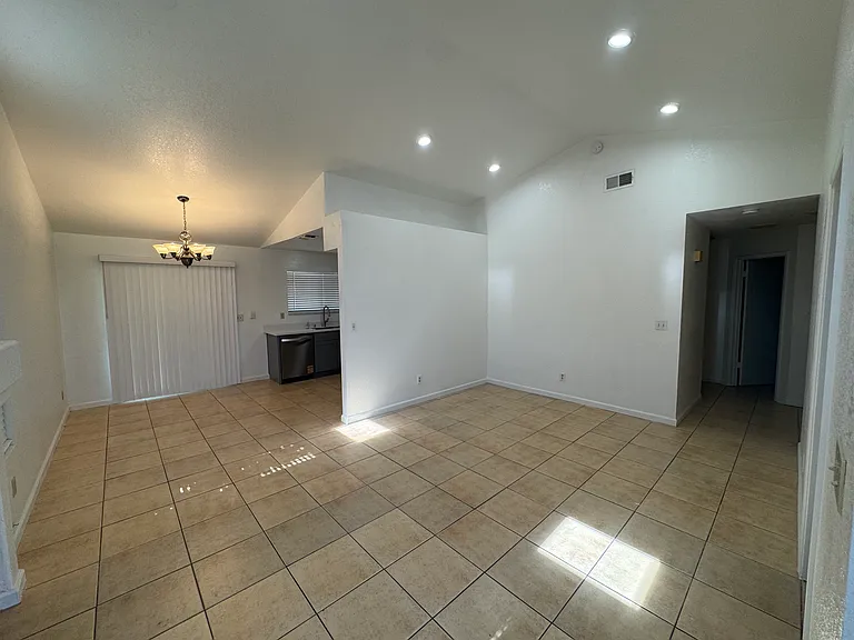 7580 Bluebrook Way — Photo 6