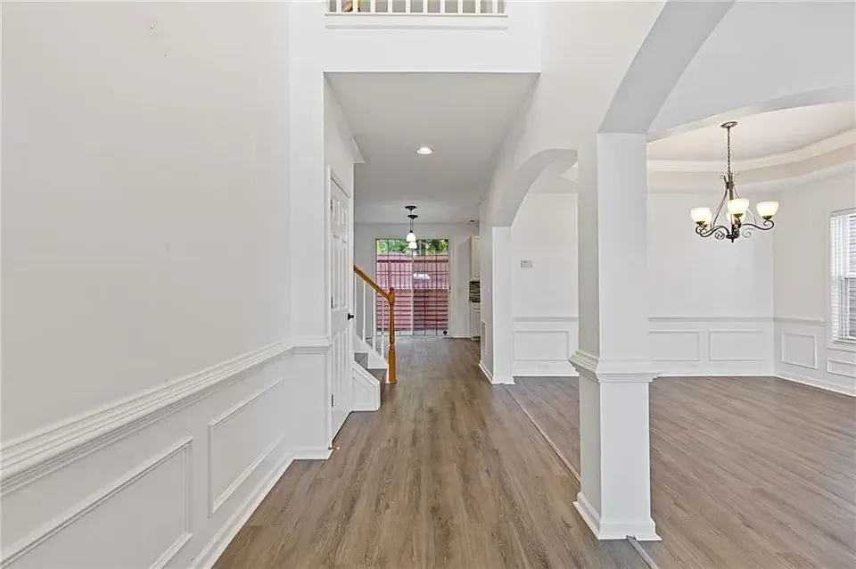 4 bed, 2.5 bath, 2530 sqft, $3,200 — Photo 2