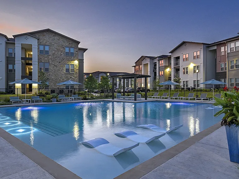The Scott at Medio Creek — Photo 2
