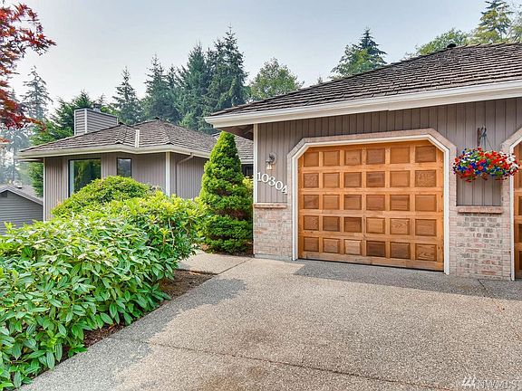 2 car garage with lots of space