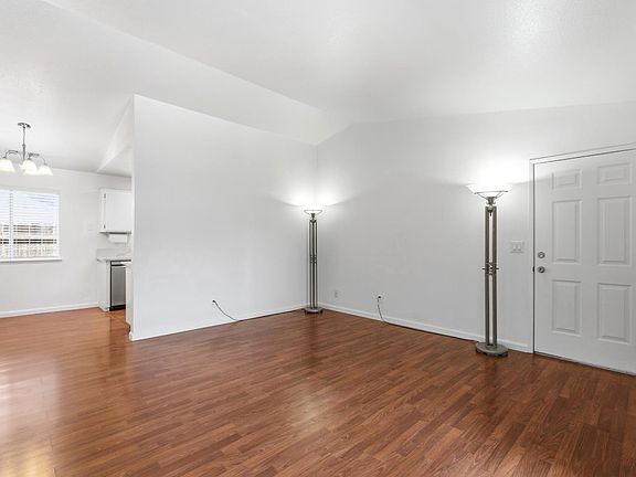 5th image of 693 Basil Ct