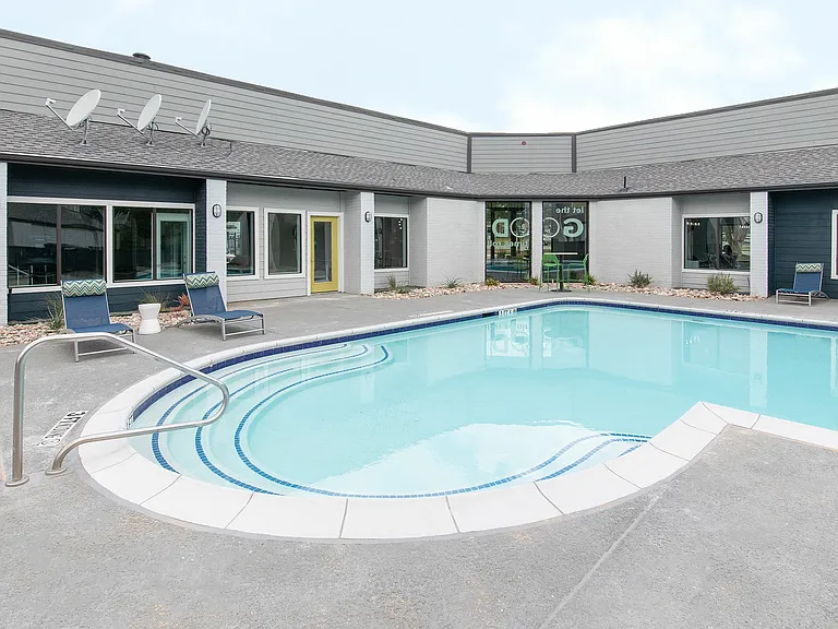 Maxwell Apartments — Photo 7