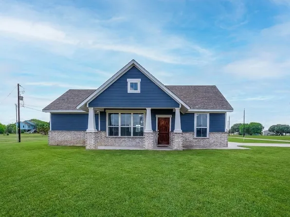 497 Arrowhead Dr, Palacios, TX 77465
