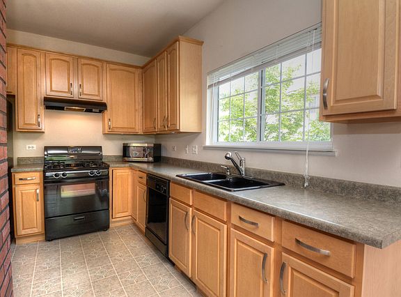 4th image of 340 Southwicke Dr #D