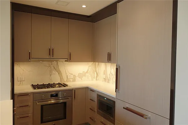 Rented by R New York | media 11